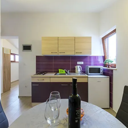 Suzi Apartment *