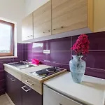 Suzi Apartment *